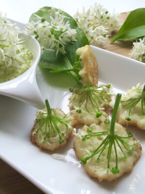 Bärlauchblüten Pesto